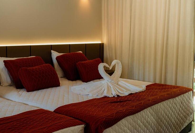 带按摩浴盆的套房, Pousada Saint Diniz