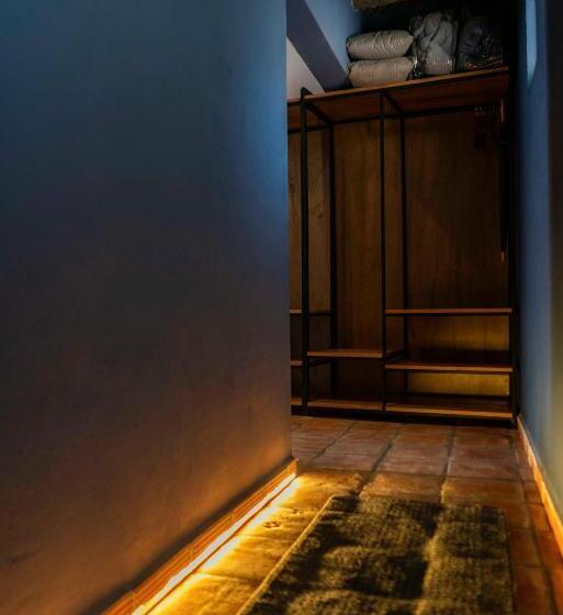 חדר לארבעה סטנדרטי עם מרפסת, Villa Mosaico   Luxury Lofts