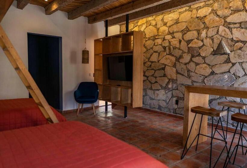 חדר לארבעה סטנדרטי עם מרפסת, Villa Mosaico   Luxury Lofts