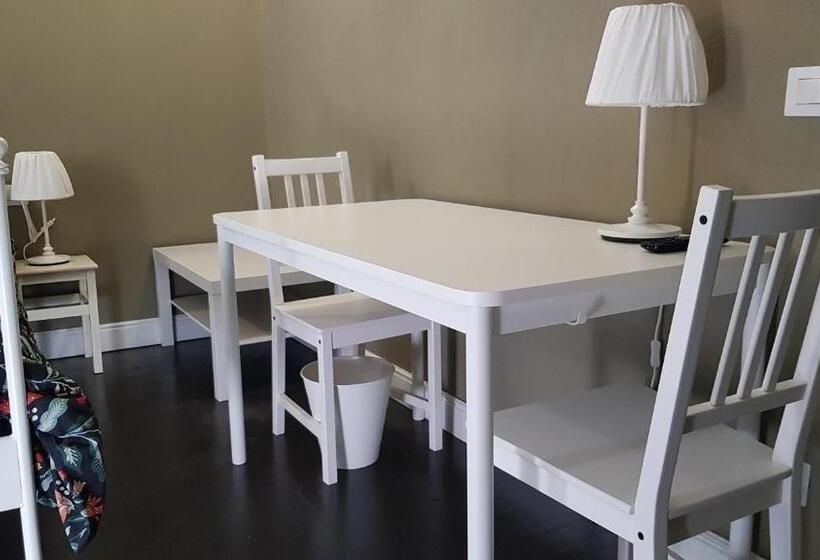 חדר סטנדרט, The Green Lake House