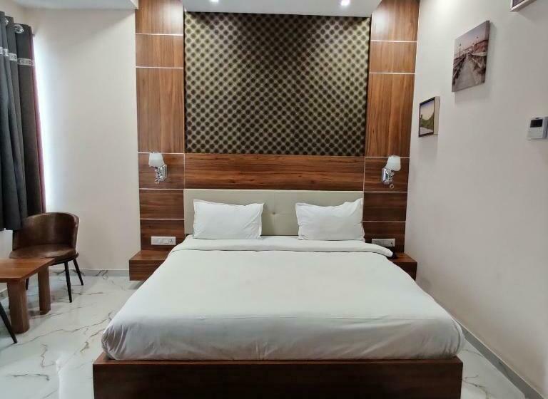 اتاق لوکس, Vadpadraka Hotel And Resort