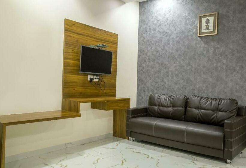 חדר דחוקס עם מיטת קינג, Vadpadraka Hotel And Resort