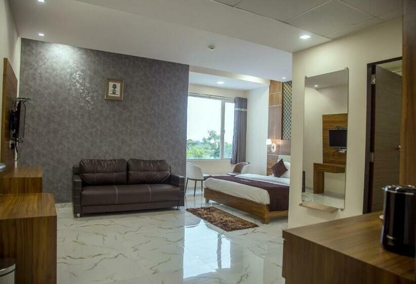 חדר דחוקס עם מיטת קינג, Vadpadraka Hotel And Resort