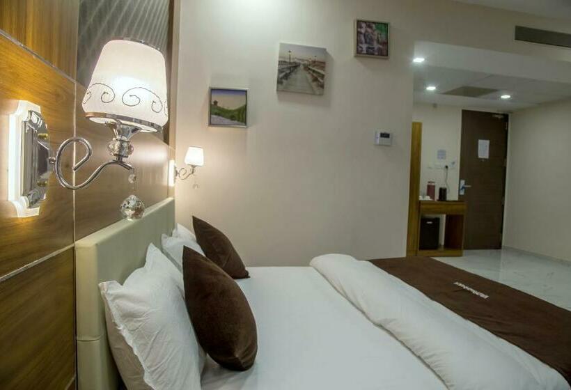 חדר דחוקס עם מיטת קינג, Vadpadraka Hotel And Resort