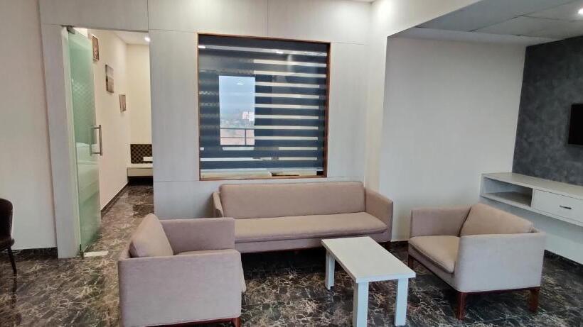 סוויטה, Vadpadraka Hotel And Resort