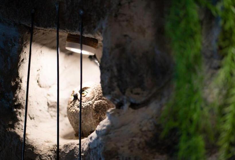 מיטת קינג בסוויטה, Anchaviyo Resort