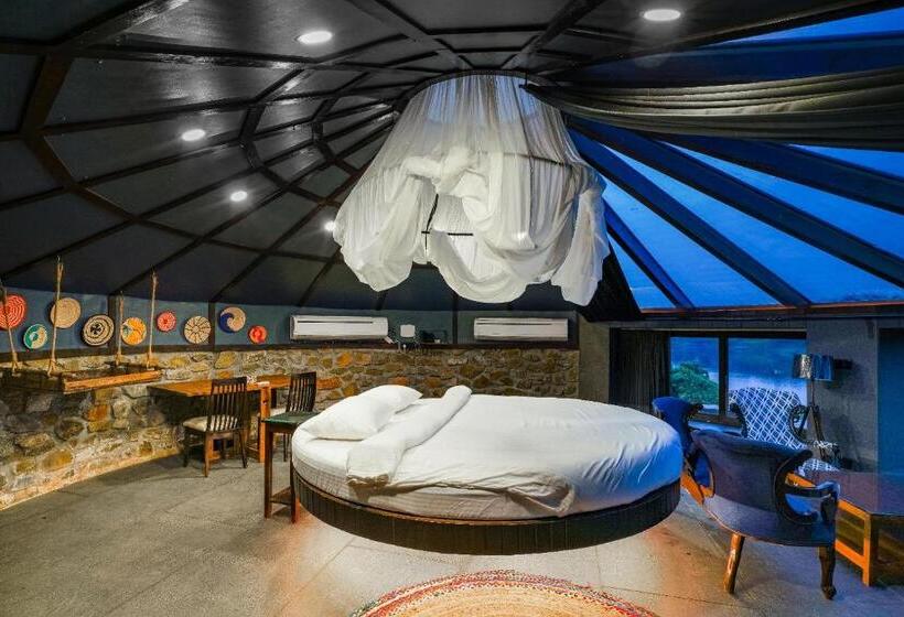 מיטת קינג בסוויטה, Anchaviyo Resort