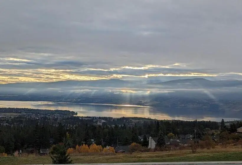 キングサイズベッドのスタンダードルーム, Autumn Lane, Modern Farmhouse Style B&b With Stunning Lakeviews