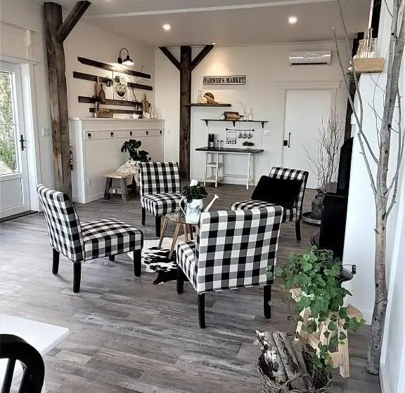 キングサイズベッドのスタンダードルーム, Autumn Lane, Modern Farmhouse Style B&b With Stunning Lakeviews
