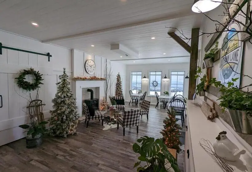 Suite with lake view, Autumn Lane, Modern Farmhouse Style B&b With Stunning Lakeviews