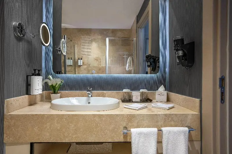 キングサイズベッドのスタンダードルーム, Crowne Plaza Istanbul Tuzla Viaport Marina By Ihg