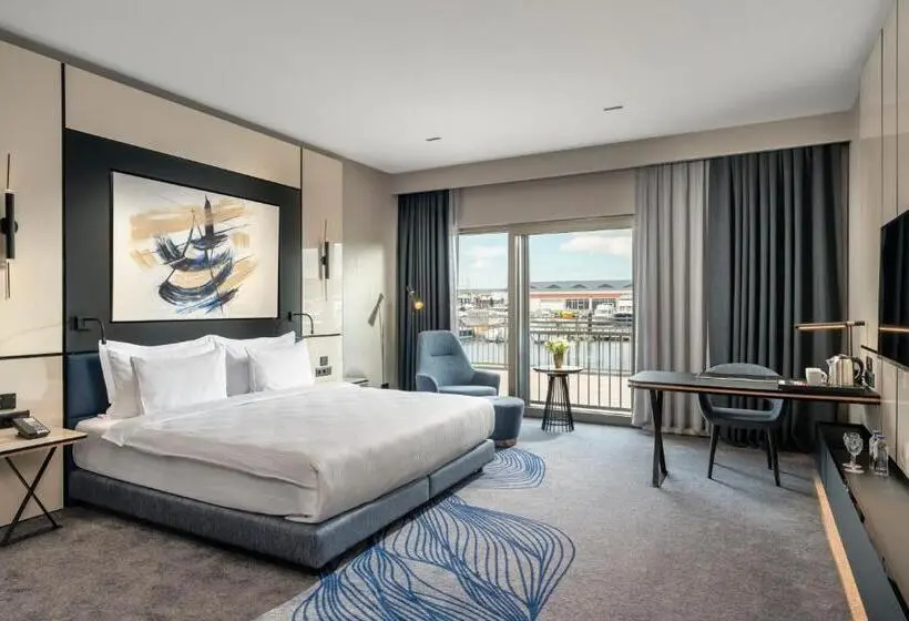 キングサイズベッドのスタンダードルーム, Crowne Plaza Istanbul Tuzla Viaport Marina By Ihg