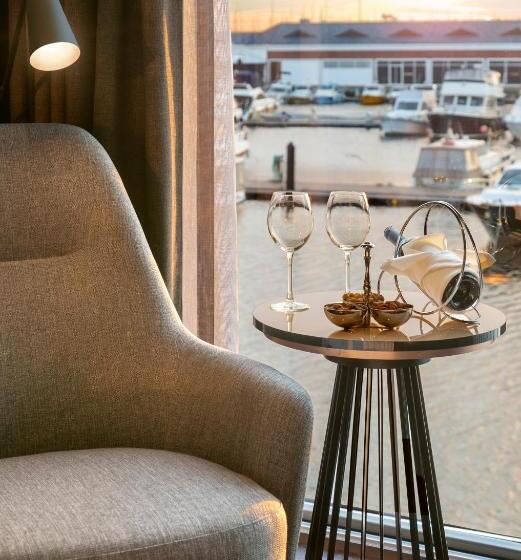 キングサイズベッドのスタンダードルーム, Crowne Plaza Istanbul Tuzla Viaport Marina, An Ihg