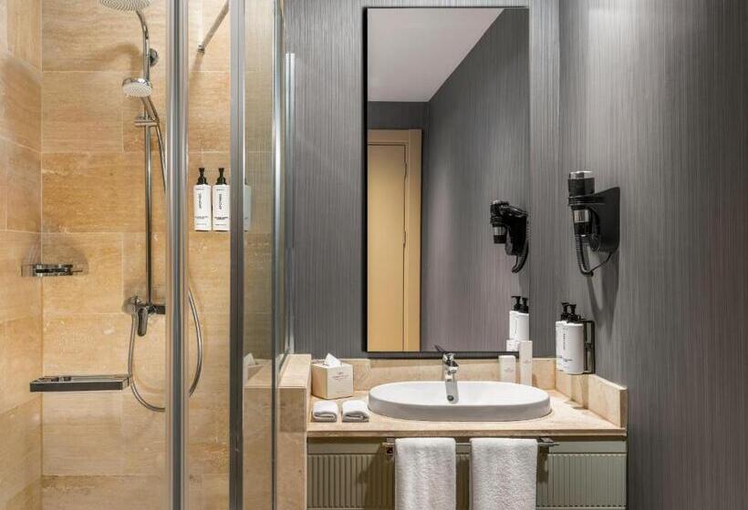 景色の見えるスイートルーム, Crowne Plaza   Istanbul Tuzla Viaport Marina, An Ihg