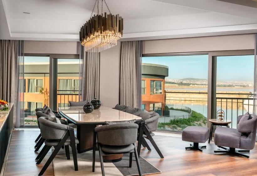 景色の見えるスイートルーム, Crowne Plaza Istanbul Tuzla Viaport Marina, An Ihg