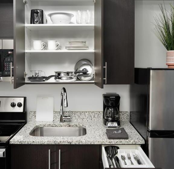 스위트, Stayapt Suites Houstonnasa/clear Lake