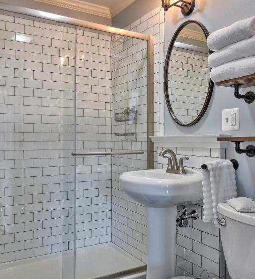 سوییت خانوادگی, The Burrell House