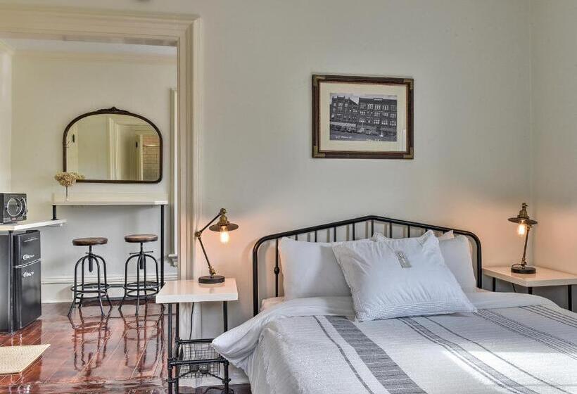 Family Suite, The Burrell House