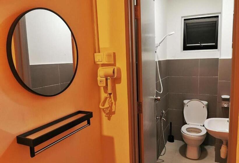 חדר משפחתי, The Cocoon Capsule