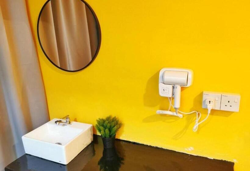 חדר משפחתי, The Cocoon Capsule