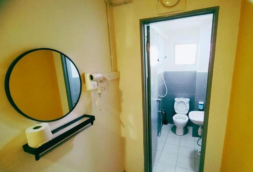 חדר משפחתי, The Cocoon Capsule