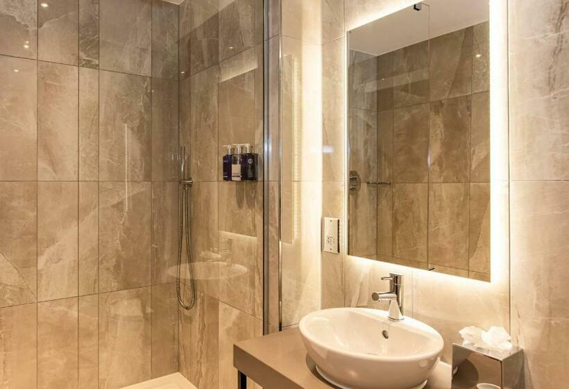 Номер Стандарт, La Tour