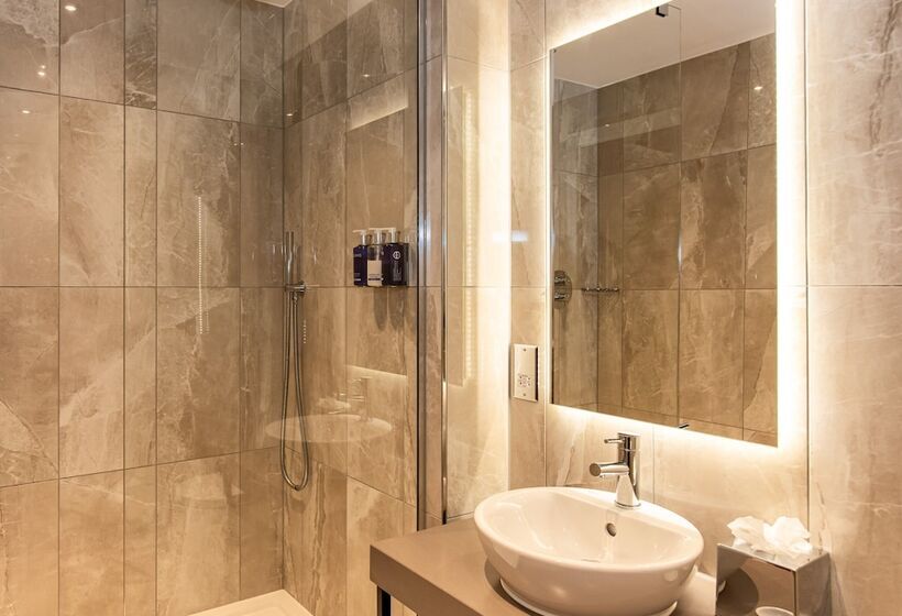 Семейный Номер, La Tour