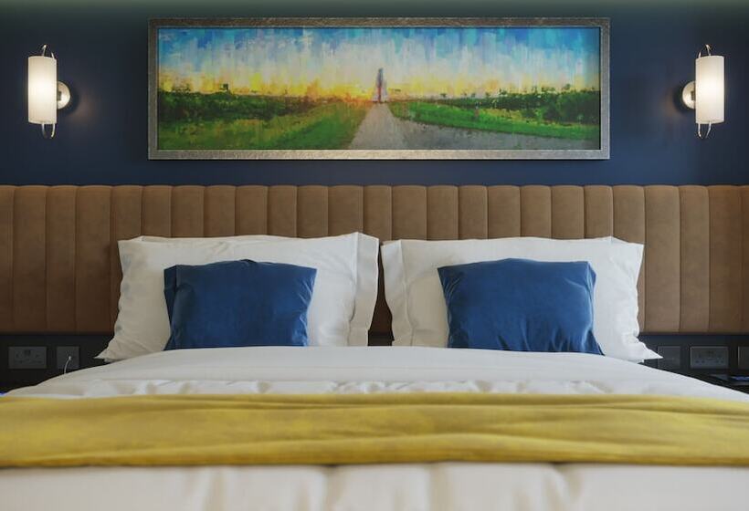 Номер Стандарт, La Tour