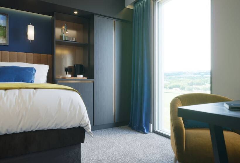 Номер Стандарт, La Tour