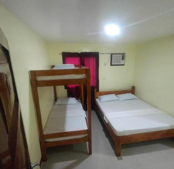 Pokój Rodzinny, Edgar S Guest House