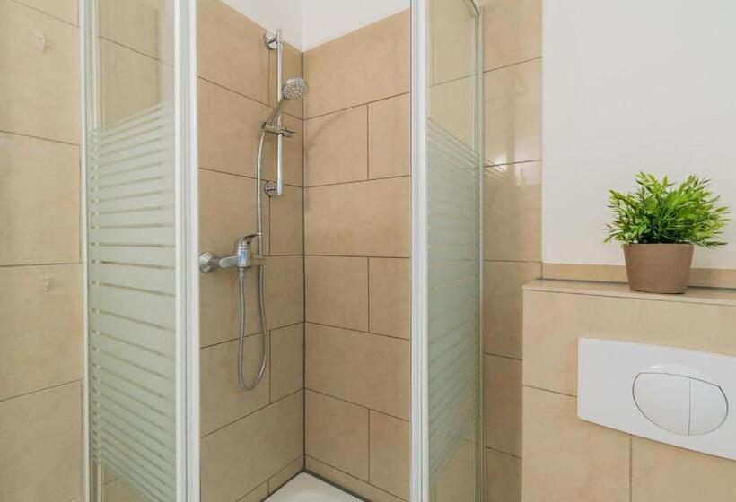 آپارتمان 1 خوابه همکف, Suite & Apart