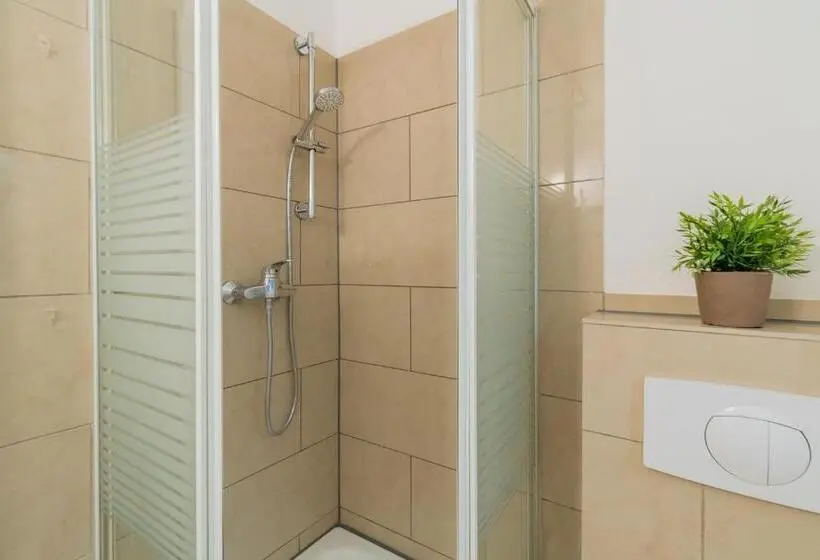 آپارتمان 1 خوابه همکف, Suite & Apart