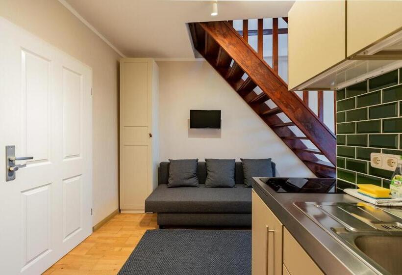 استودیوی استاندارد, Suite & Apart