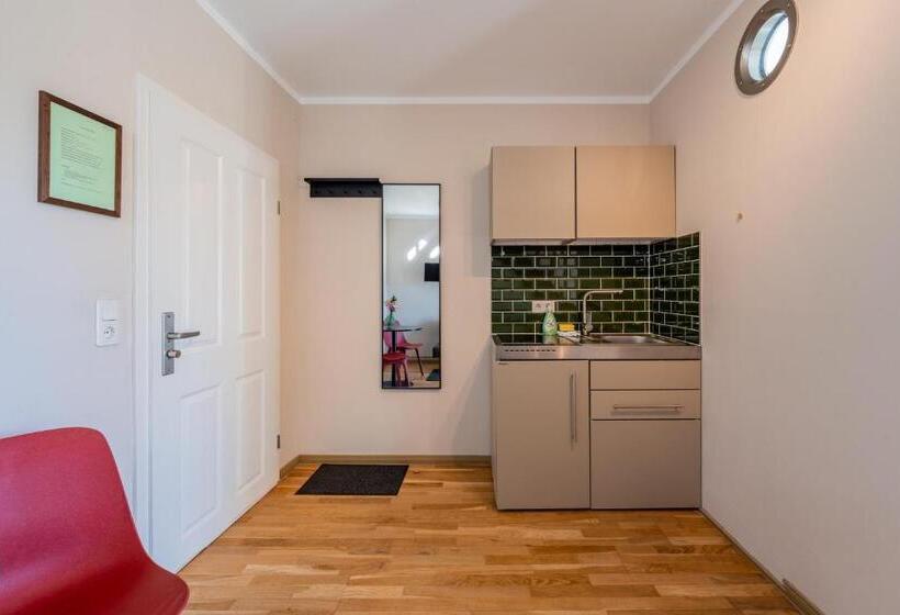 استودیوی استاندارد, Suite & Apart