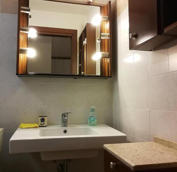 Семейный Номер, Casa Di Amici