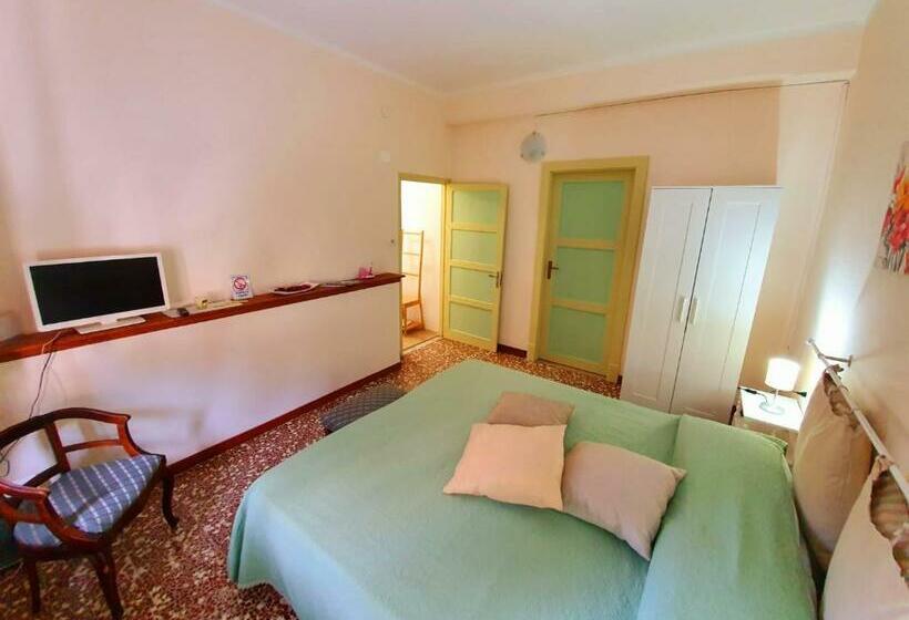 غرفة قياسية, Il Girasole ...at Andorus  House