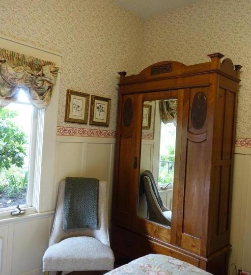 חדר סטנדרט נוף לגינה, The Old St Angela Inn