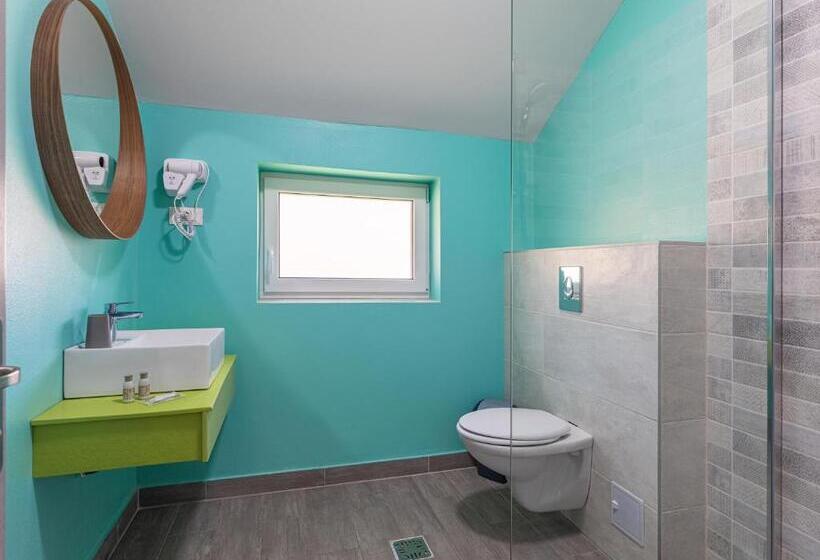 اتاق استاندارد, Happy Times