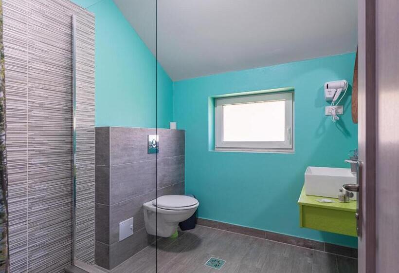 اتاق استاندارد, Happy Times