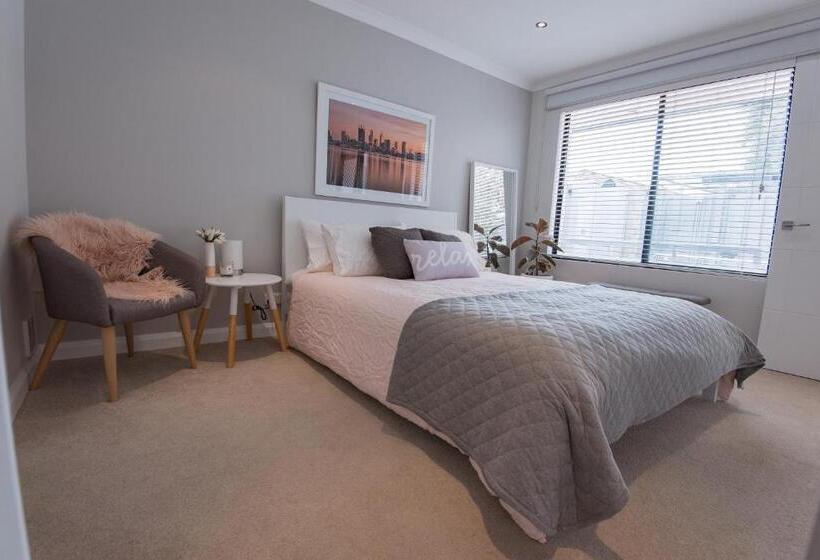 شقة غرفة واحدة, Mindarie Retreat