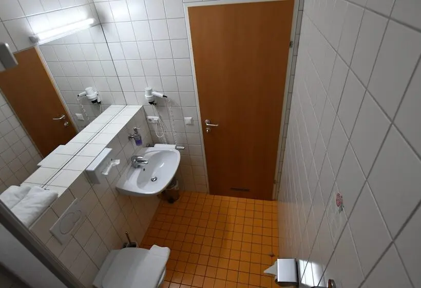 スタンダードトリプルルーム, Motel55   Nettes Hotel Mit Self Check In In Villach, Warmbad