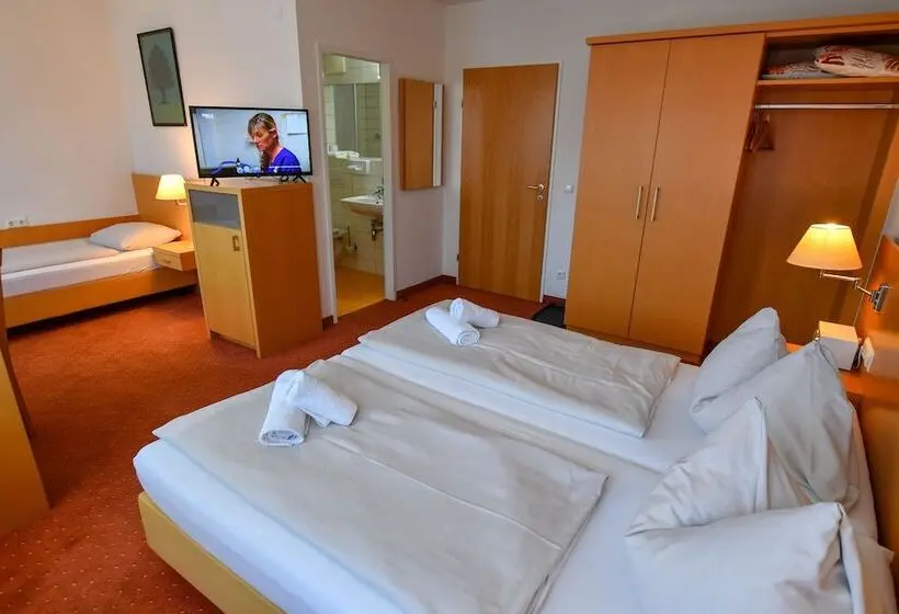 スタンダードトリプルルーム, Motel55   Nettes Hotel Mit Self Check In In Villach, Warmbad