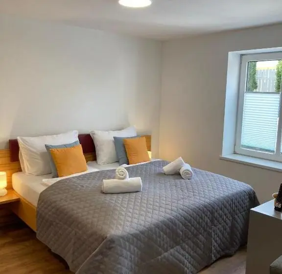 １階の１ベッドルームアパートメント, Motel55   Nettes Hotel Mit Self Check In In Villach, Warmbad