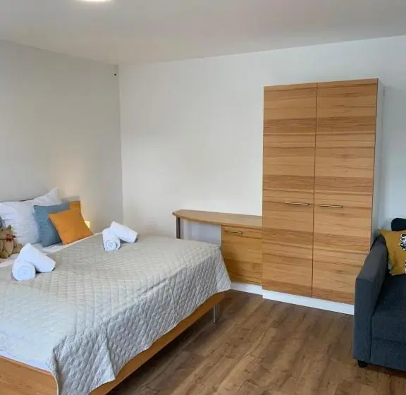 テラス付き１ベッドルームアパートメント, Motel55   Nettes Hotel Mit Self Check In In Villach, Warmbad