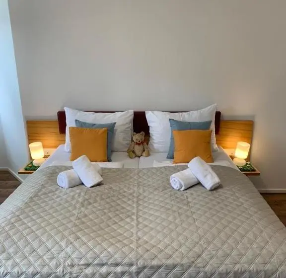 テラス付き１ベッドルームアパートメント, Motel55   Nettes Hotel Mit Self Check In In Villach, Warmbad