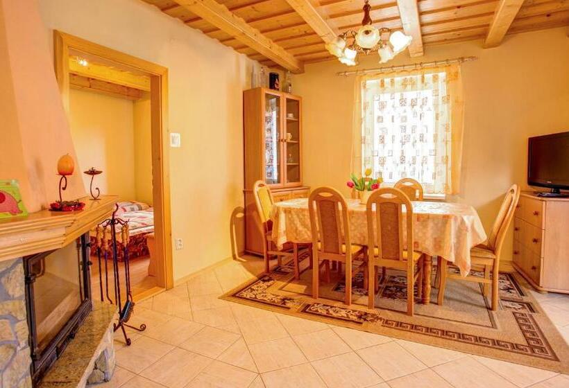 خانه 4 خوابه, Penzión Janega