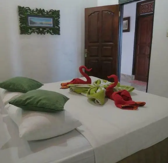 اتاق استاندارد با سرویس بهداشتی مشترک, Lemon House