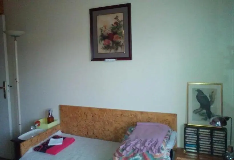 اتاق یک تخته با چشم‌انداز باغ, Chambres D Hôtes Issy Paris