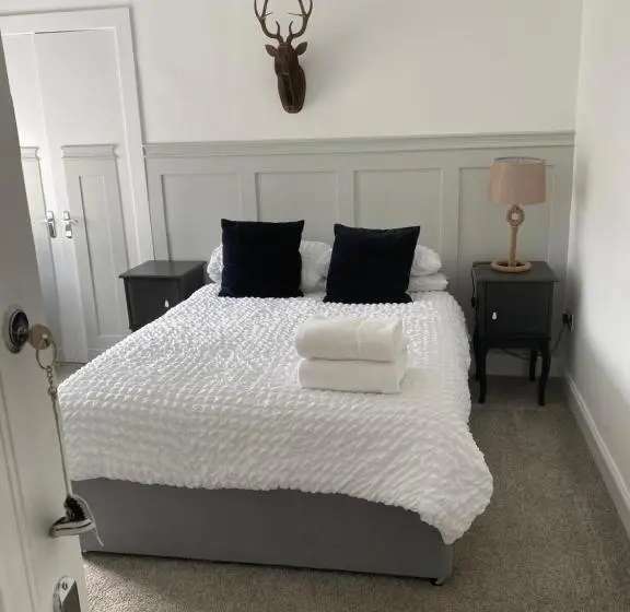 バス共有のスタンダードルーム, Giffnock Rooms