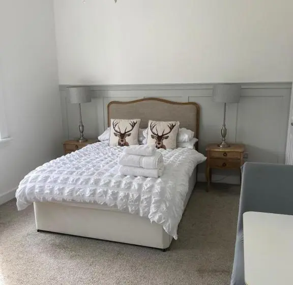 ファミリールーム, Giffnock Rooms